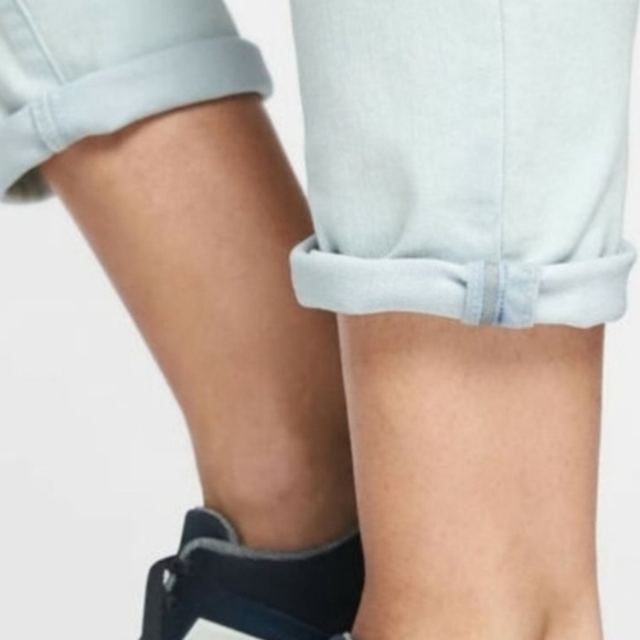 ATHLETA Glacier Wash  Sculptek Skinny Crop Jeans - Picture 5 of 8